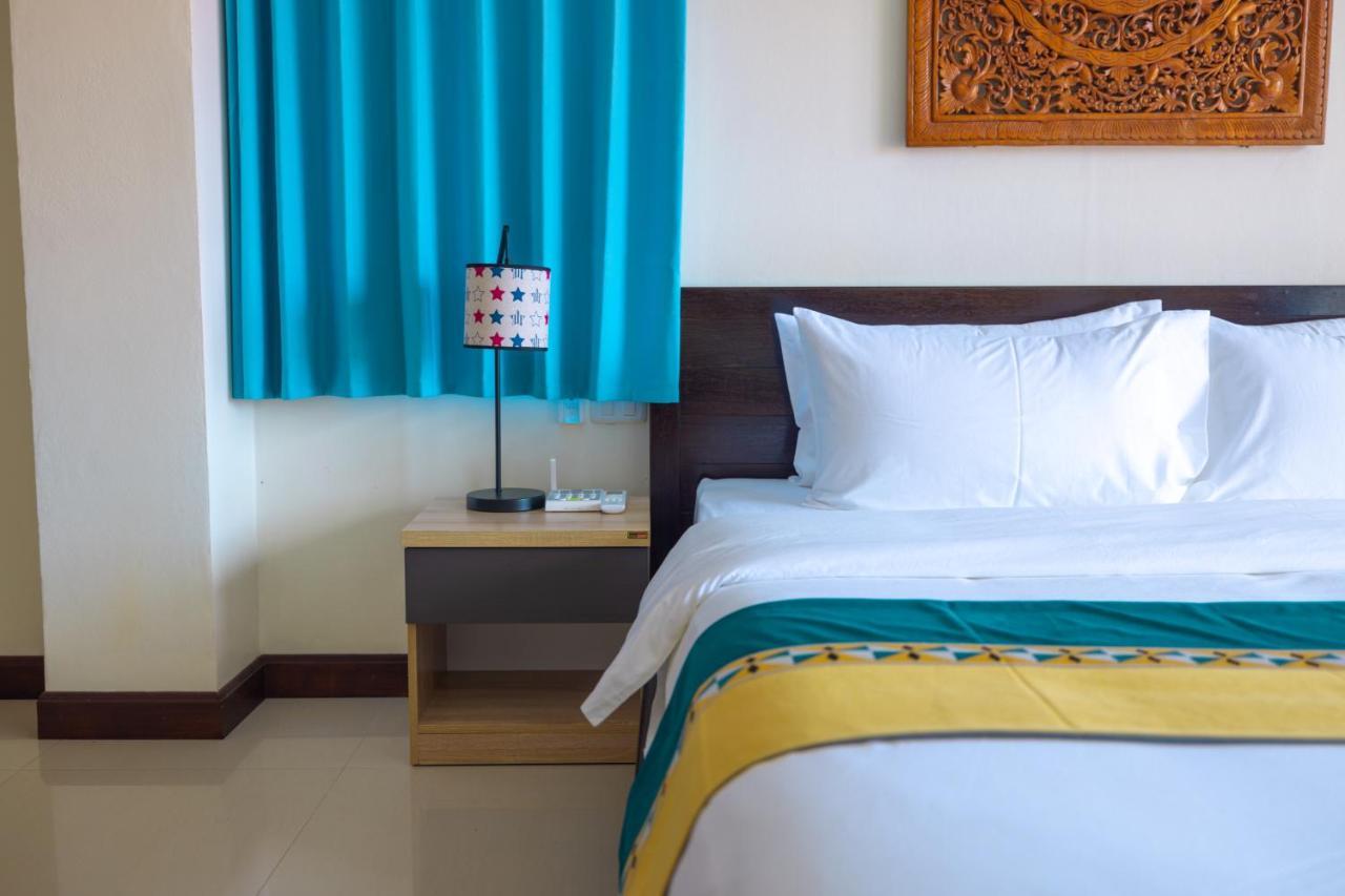 Phuket Kana International Hotel普吉岛卡娜国际酒店 Rawai Exteriör bild