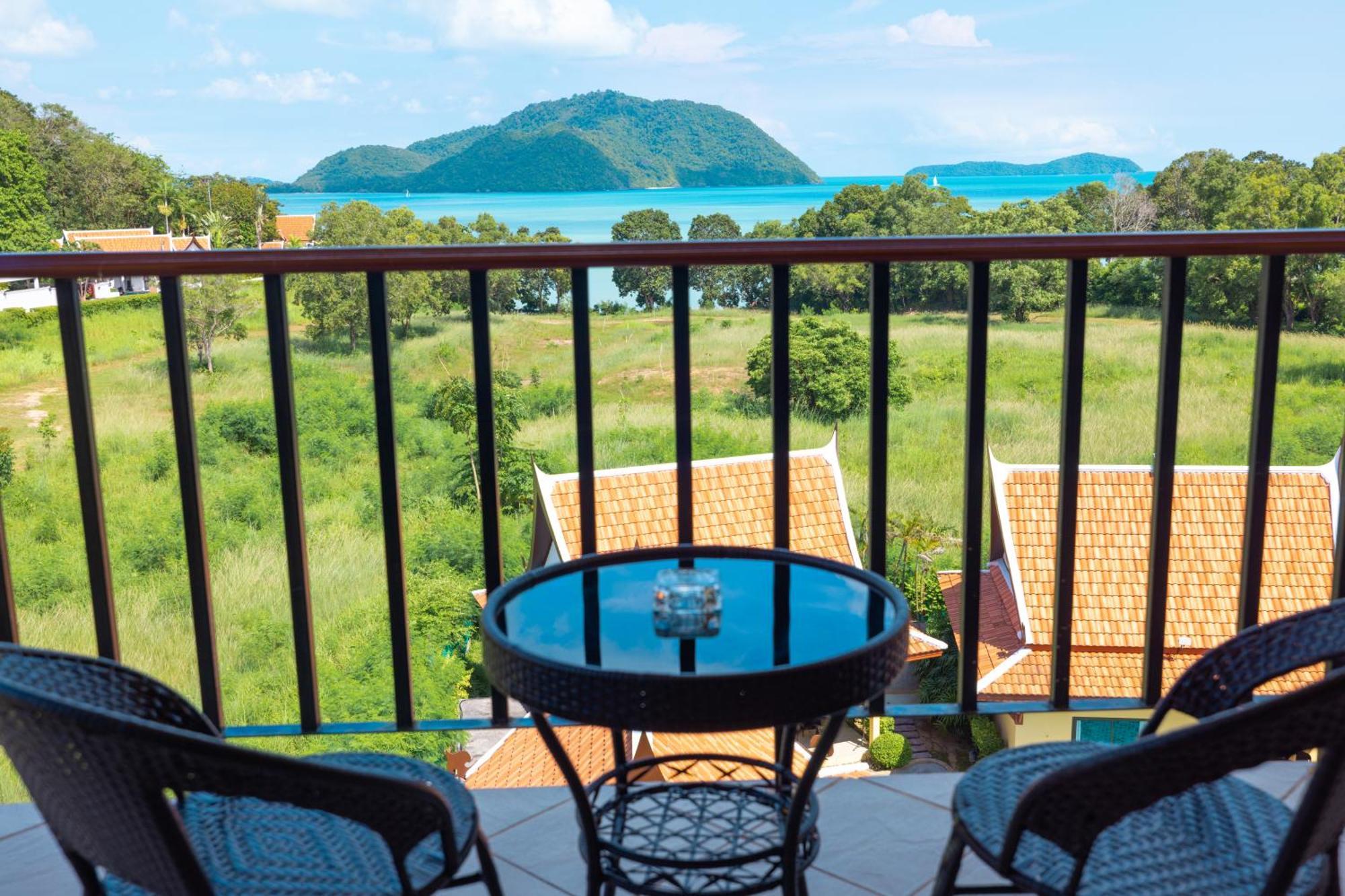 Phuket Kana International Hotel普吉岛卡娜国际酒店 Rawai Exteriör bild