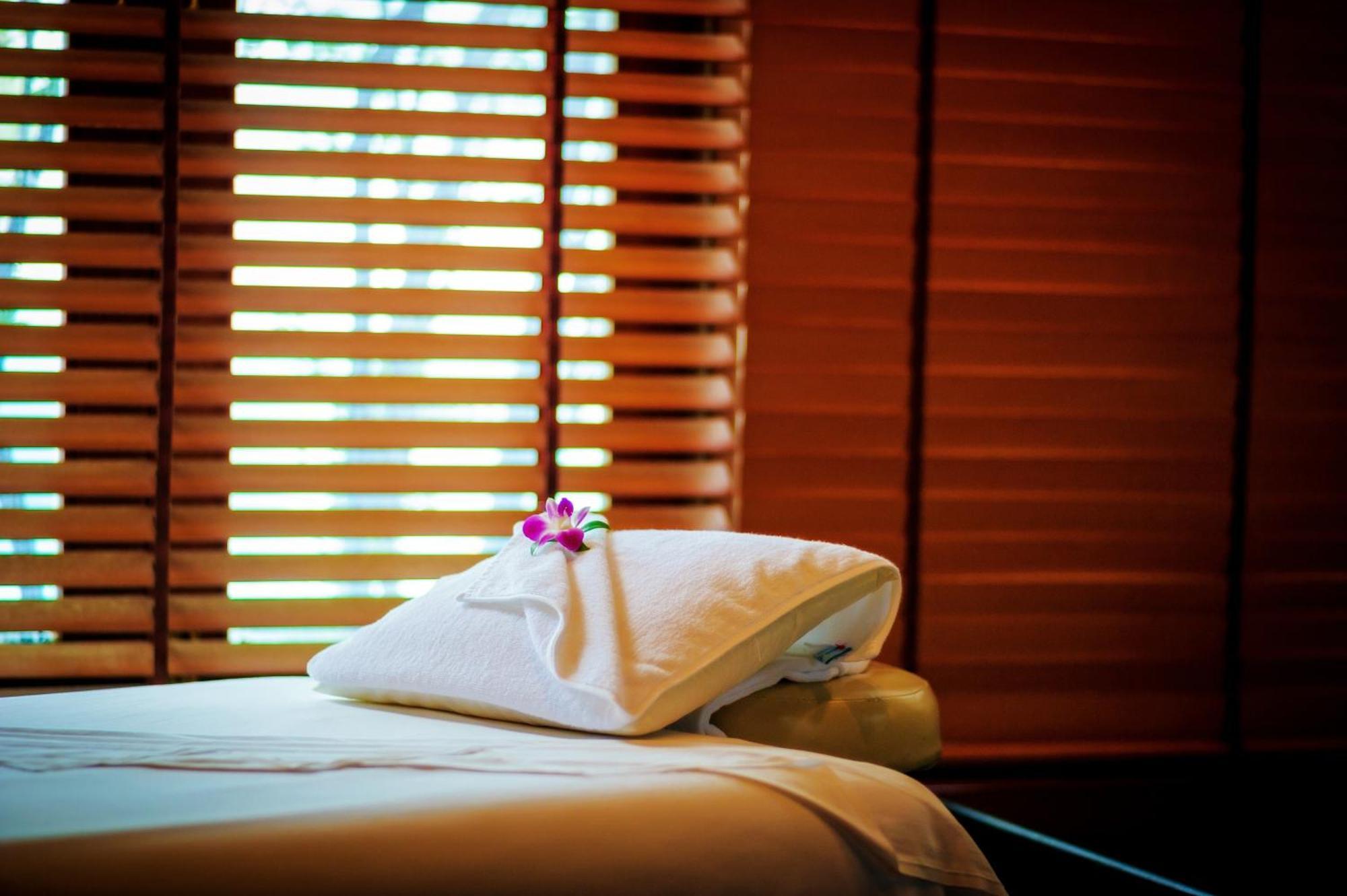 Phuket Kana International Hotel普吉岛卡娜国际酒店 Rawai Exteriör bild